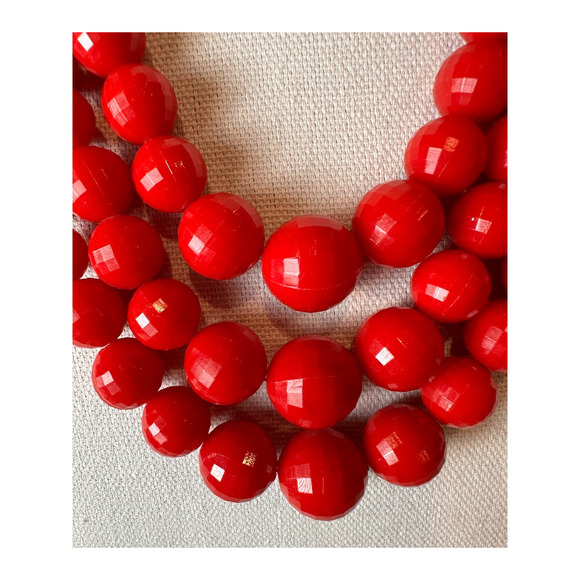 Vintage Three Strand Red Graduated Beaded Necklace Marked Hong Kong 20-23-" - Picture 4 of 11